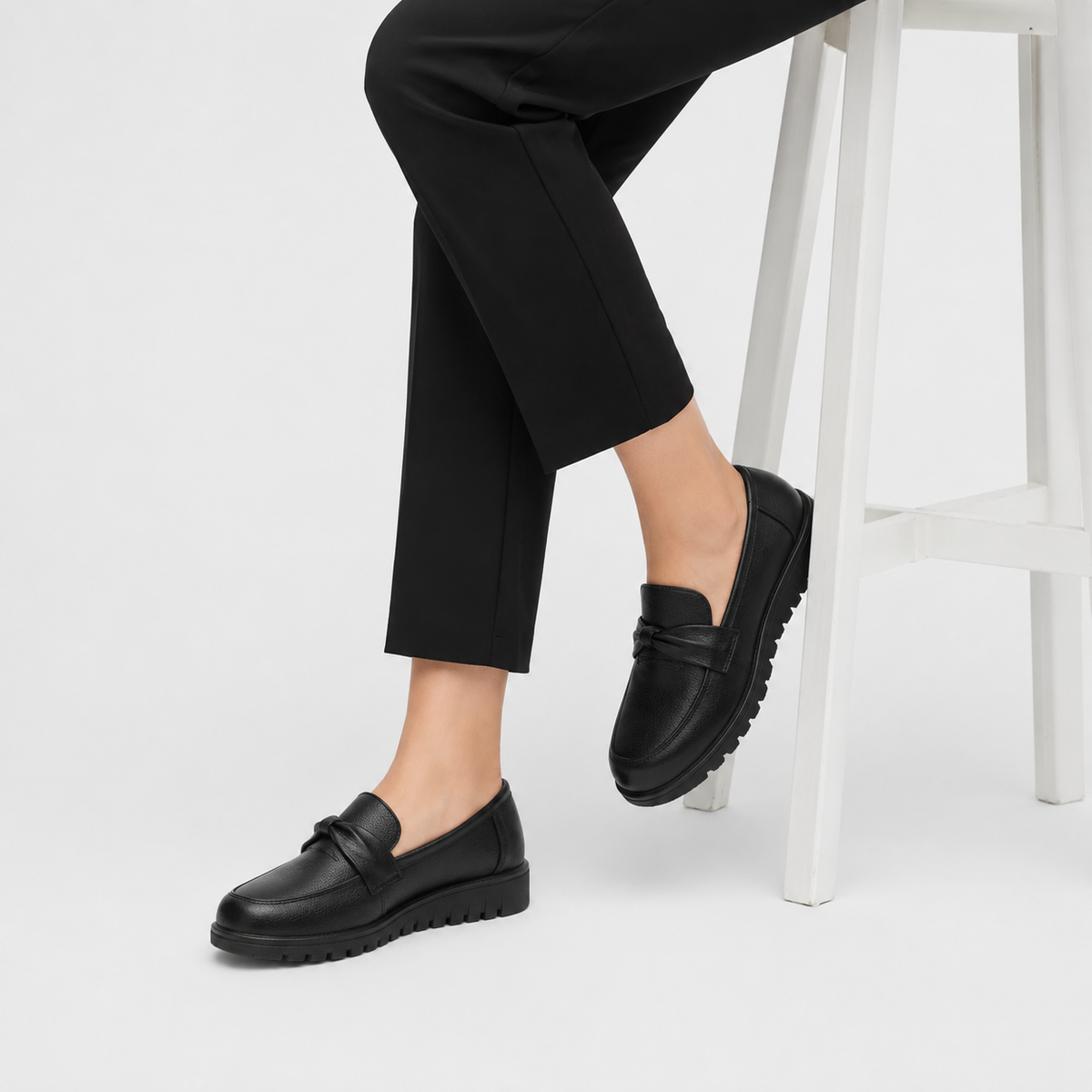 Mocassin Noir Compensé pour Femme avec Bandeau | Suzanne