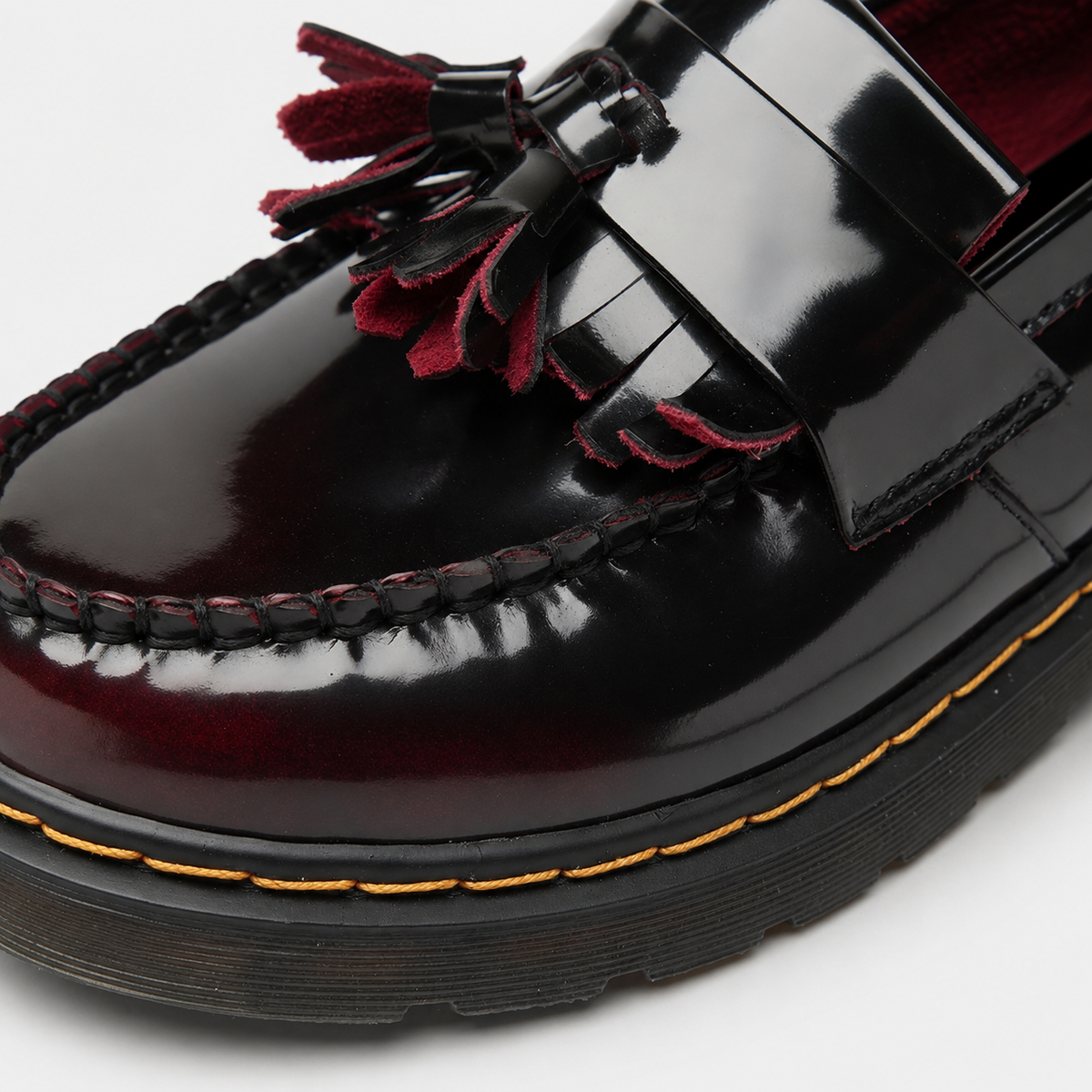 Mocassin en Cuir Vernis Noir et Bordeaux à Glands et Frange | Mireille