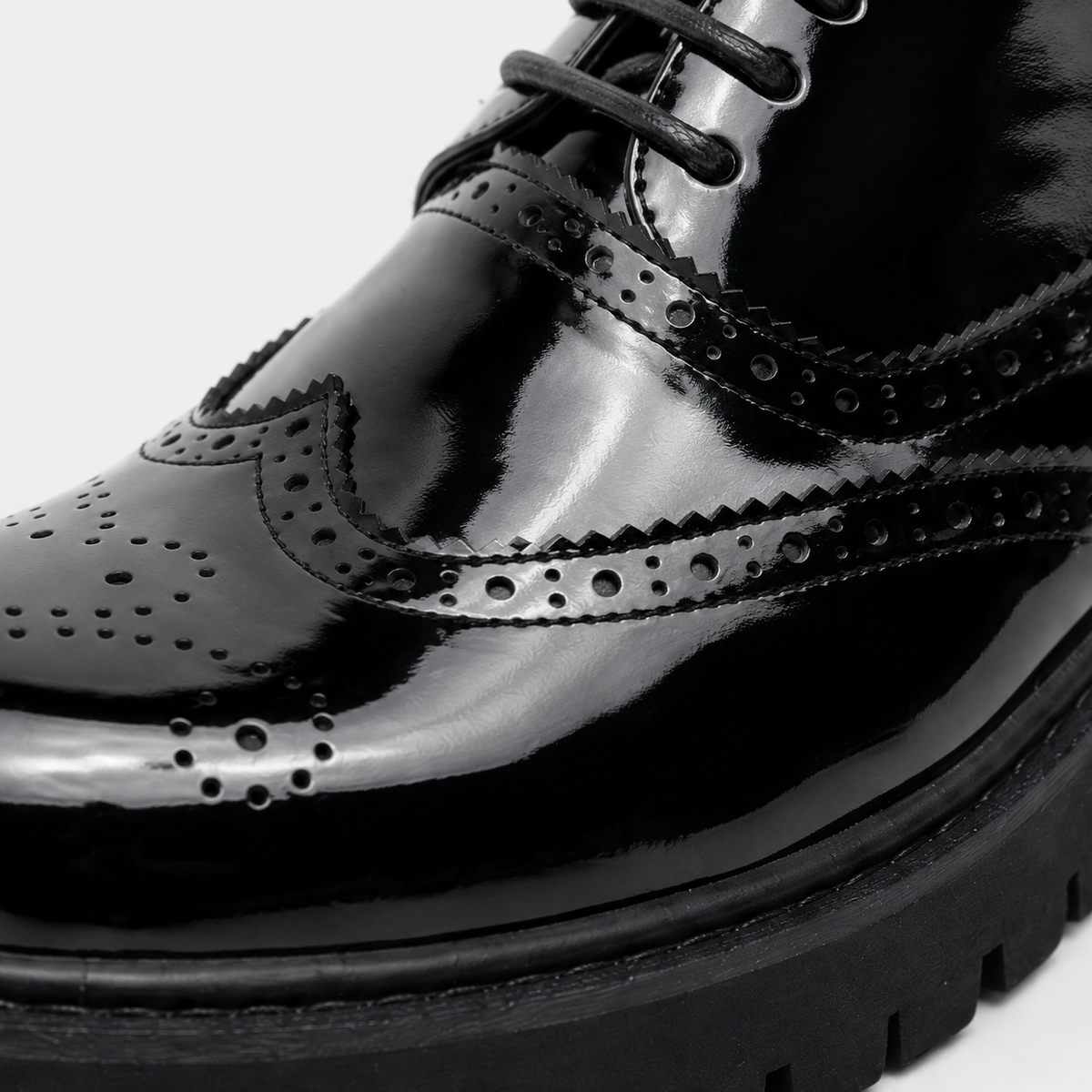 Mocassin Derby Plateforme Compensée Noir Vernis à Lacets | Mahé