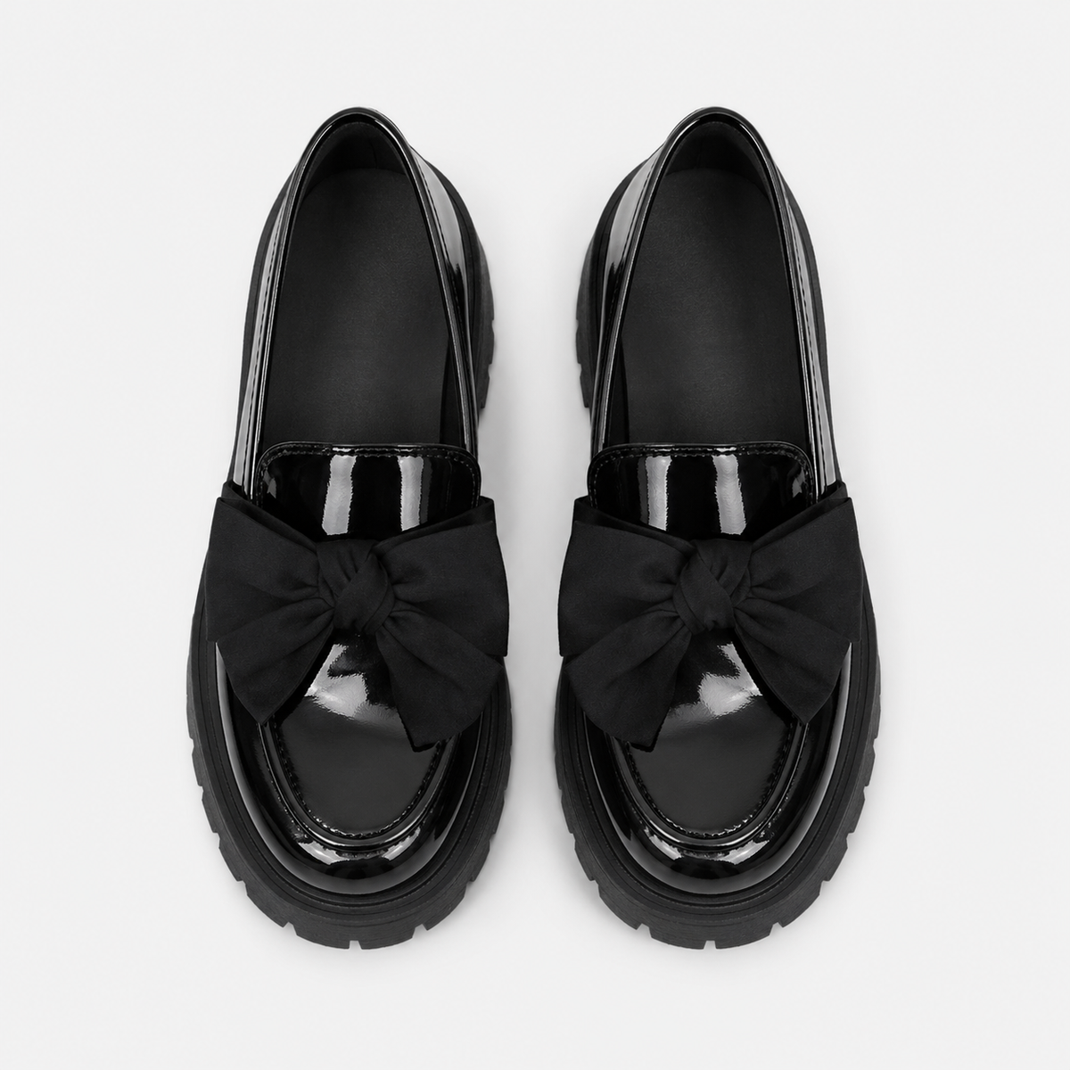 Mocassin Compensé en Cuir Vernis Noir à Nœud Papillon | Cyrielle