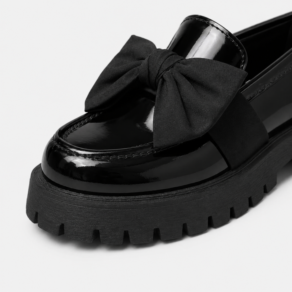 Mocassin Compensé en Cuir Vernis Noir à Nœud Papillon | Cyrielle