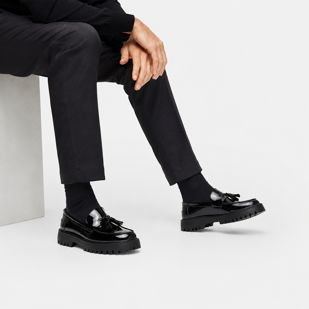 Mocassin Compensé en Cuir Vernis Noir à Gland pour Homme | Sacha