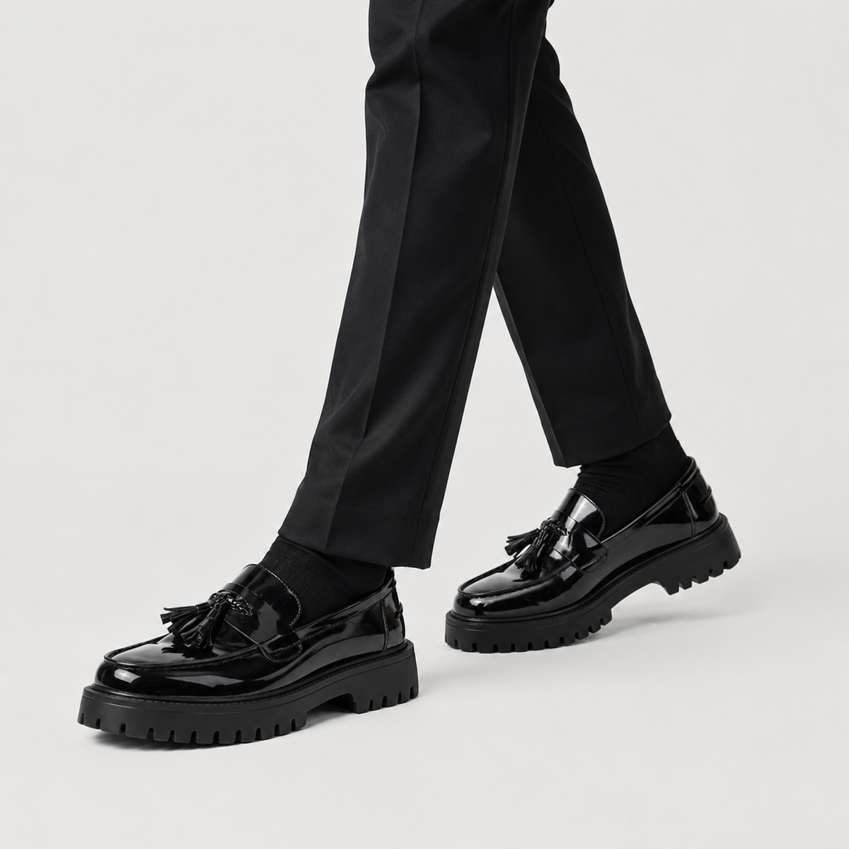 Mocassin Compensé en Cuir Vernis Noir à Gland pour Homme | Sacha