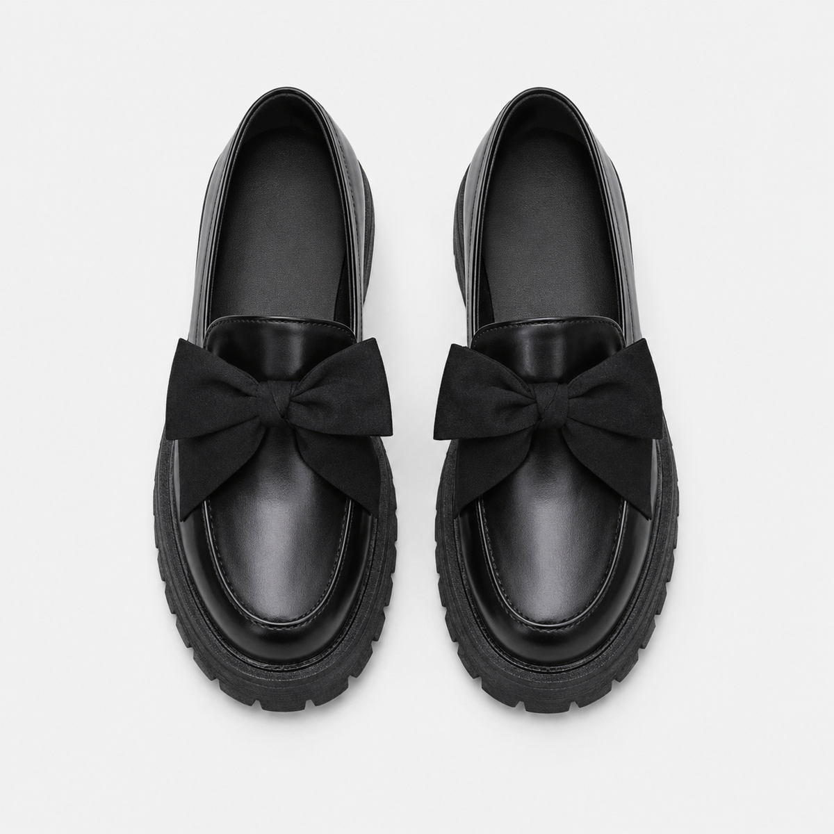 Mocassin Compensé en Cuir Noir Mate à Nœud Papillon | Juliette