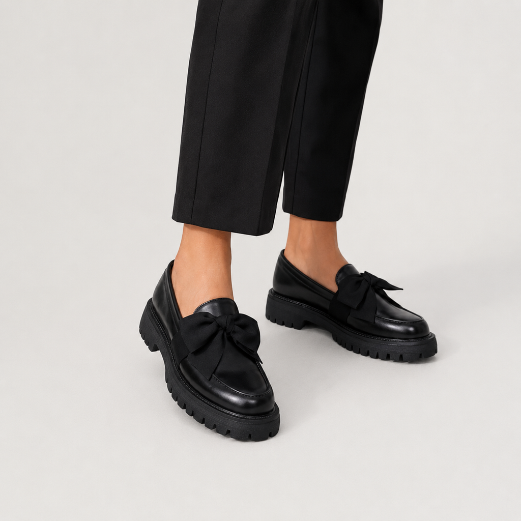 Mocassin Compensé en Cuir Noir Mate à Nœud Papillon | Juliette