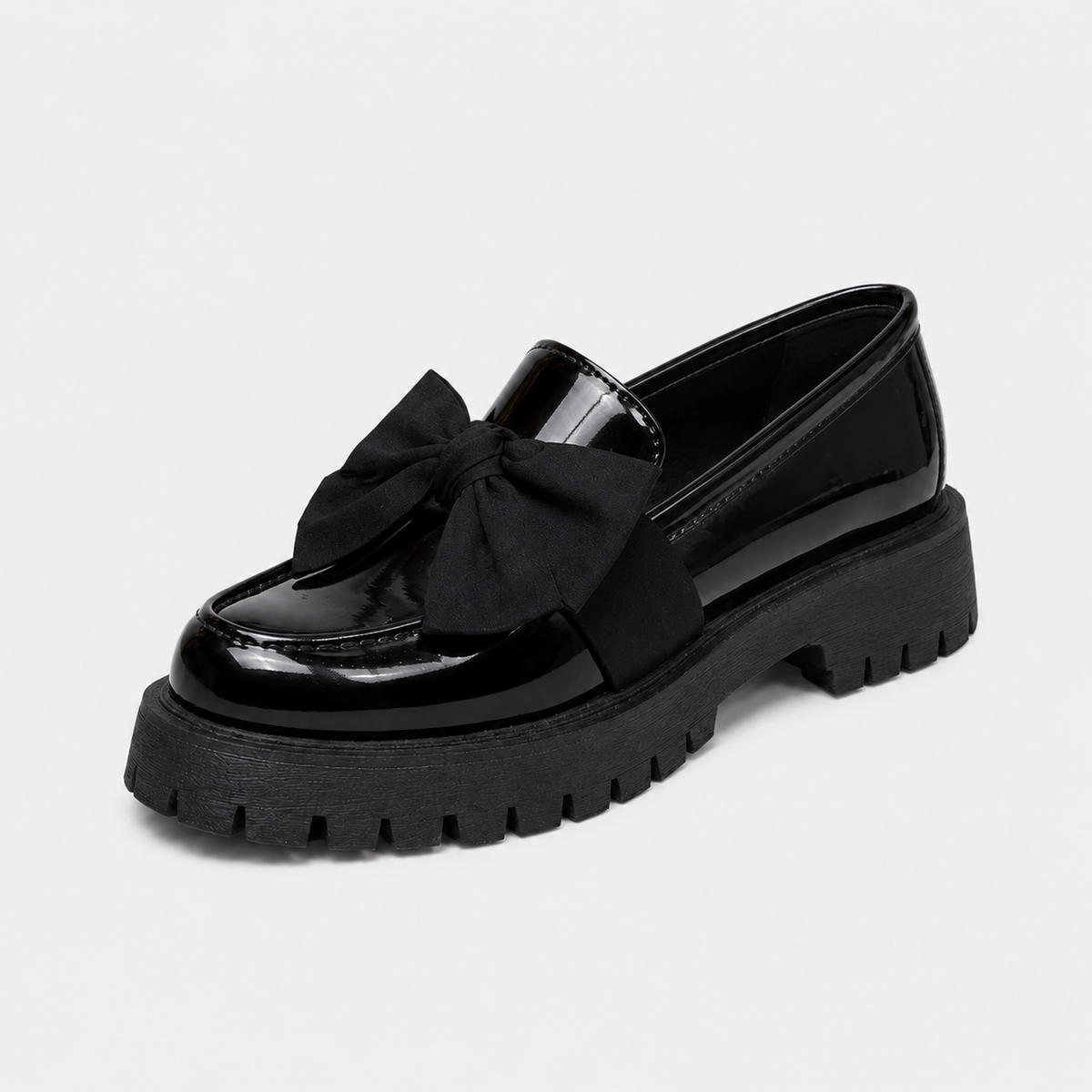 Mocassin Compensé en Cuir Vernis Noir à Nœud Papillon | Cyrielle