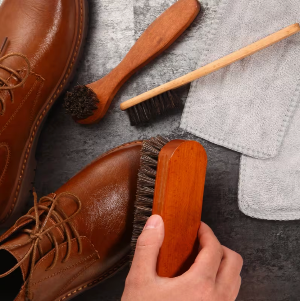 Kit d'Entretien 4 Pièces — 3 Brosses en Bois et Chiffon Microfibre | Aubin