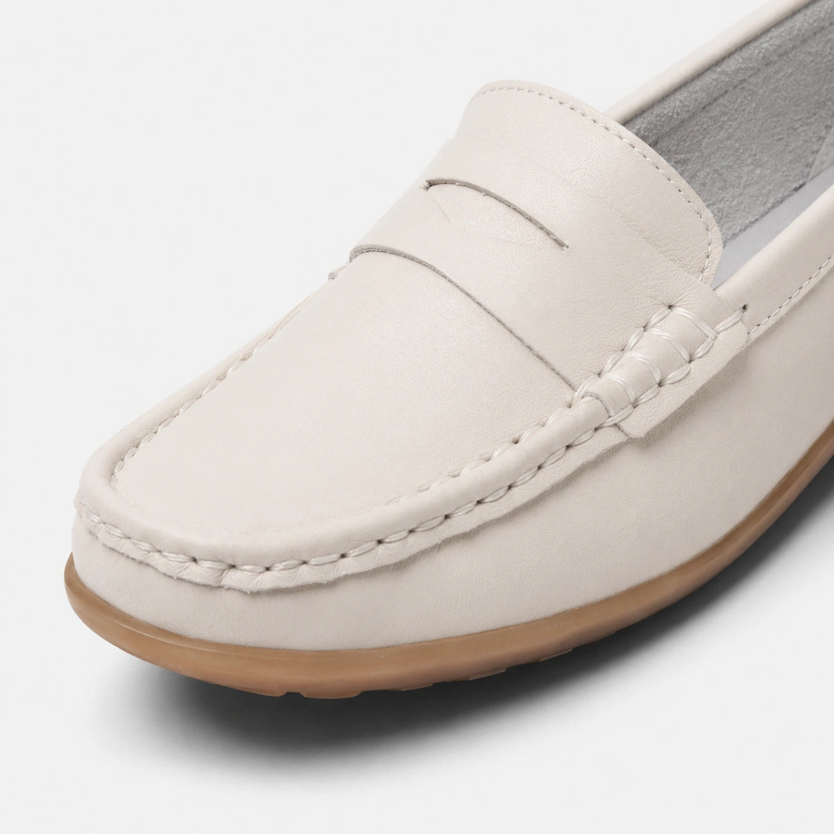 Mocassin en Daim Beige Vintage pour Femme | Apolline
