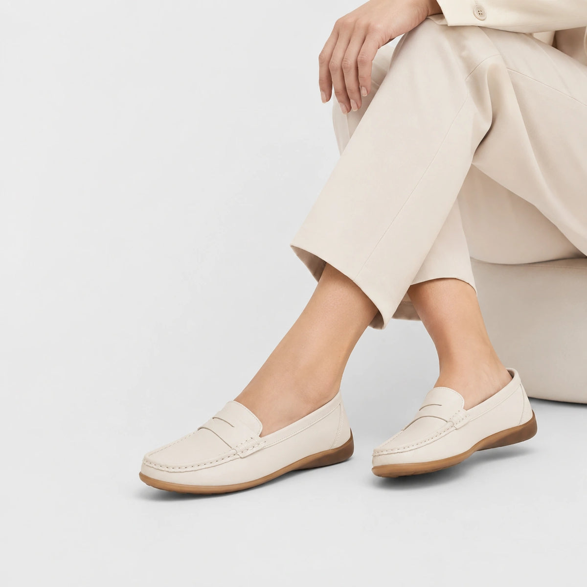 Mocassin en Daim Beige Vintage pour Femme | Apolline