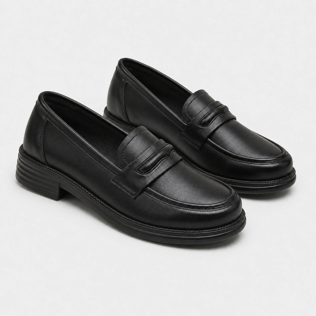 Mocassin en Cuir Noir Vernis Femme à Talon | Violette
