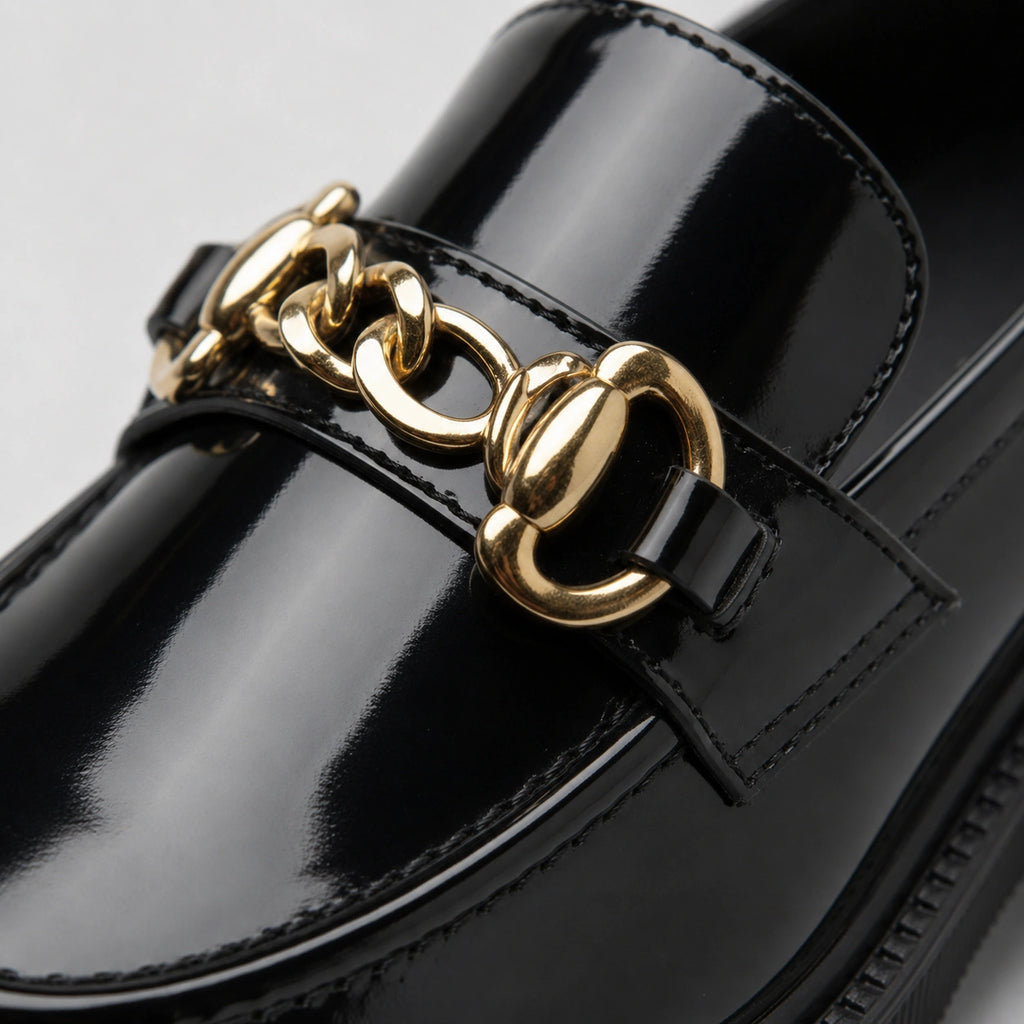 Mocassin en Cuir Noir Plateforme Vernis Brillant Chaînette | Salomé